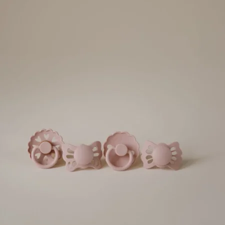 Σετ πιπίλας FRIGG Floral heart Blush (4-pack) baby box