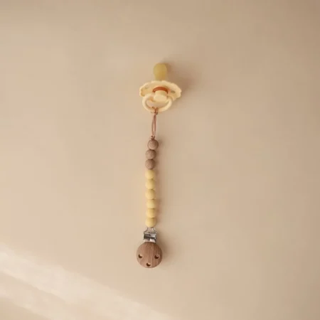 Mushie κλιπ πιπίλας Eva Mustard Yellow babybox.gr